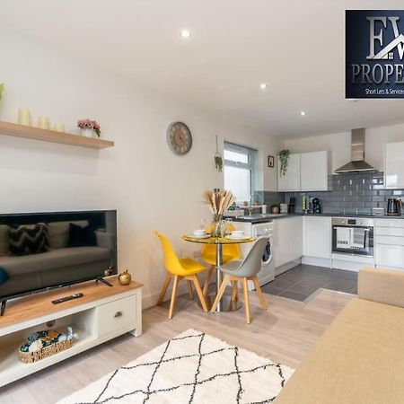 Charming Cosy Getaway Ideal For Leisure & Business Southampton Bagian luar foto