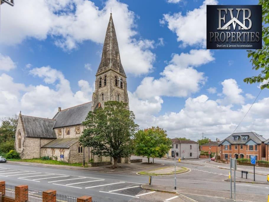 Charming Cosy Getaway Ideal For Leisure & Business Southampton Bagian luar foto