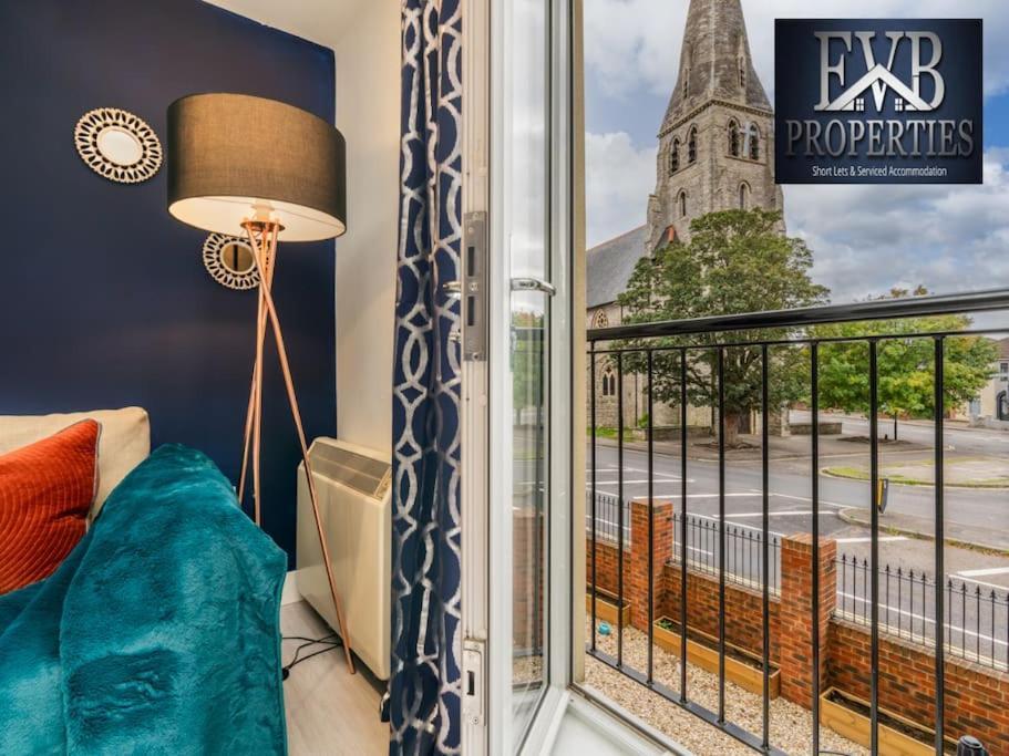 Charming Cosy Getaway Ideal For Leisure & Business Southampton Bagian luar foto