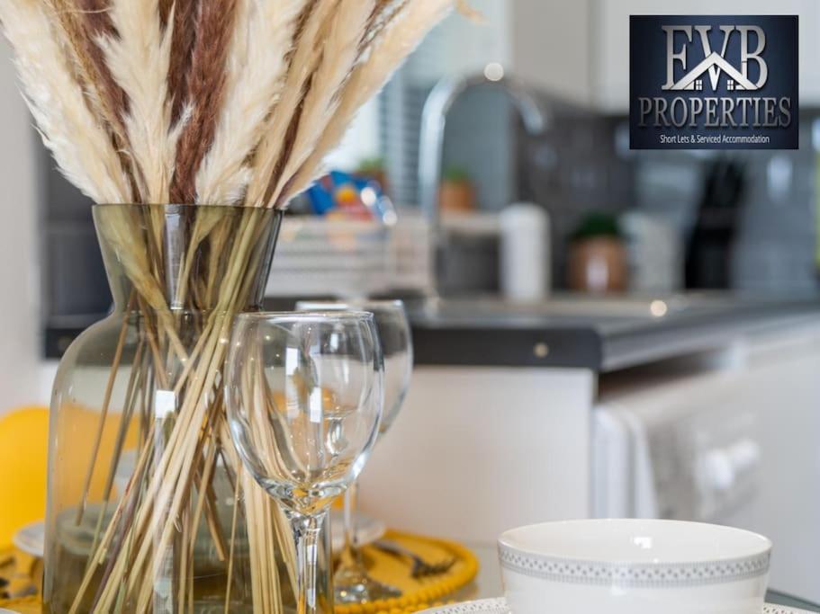 Charming Cosy Getaway Ideal For Leisure & Business Southampton Bagian luar foto