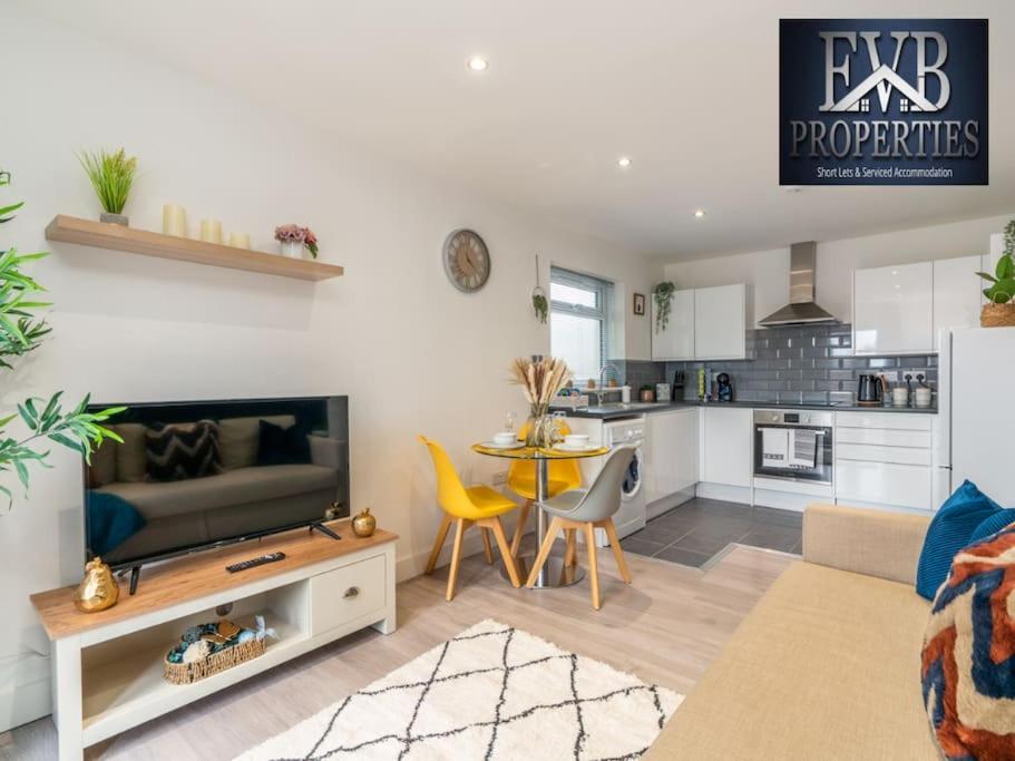 Charming Cosy Getaway Ideal For Leisure & Business Southampton Bagian luar foto
