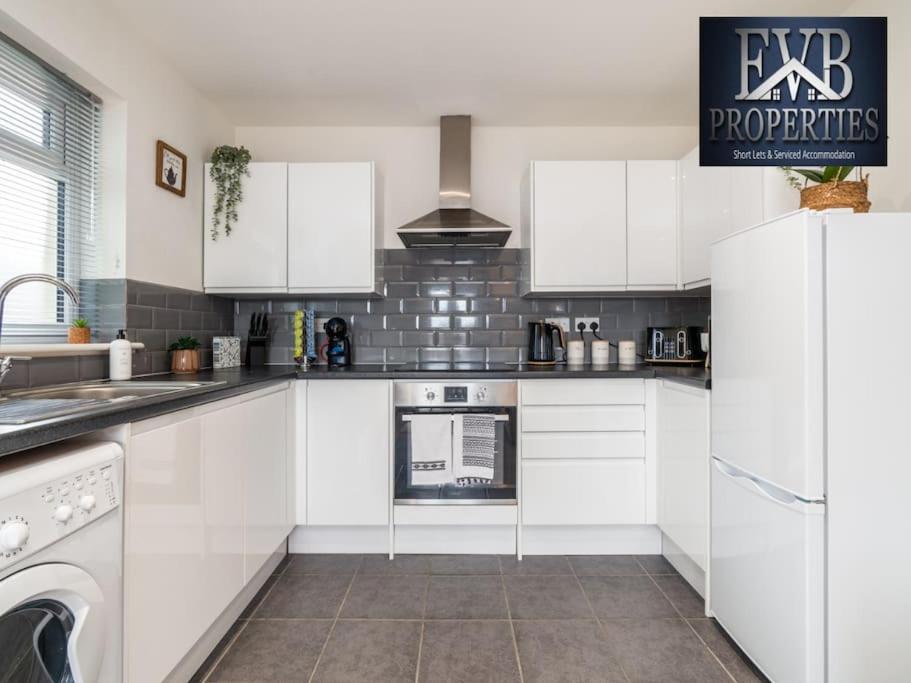 Charming Cosy Getaway Ideal For Leisure & Business Southampton Bagian luar foto